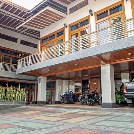 Reddoorz Plus @ Hegarmanah Bandung Eksteriør bilde
